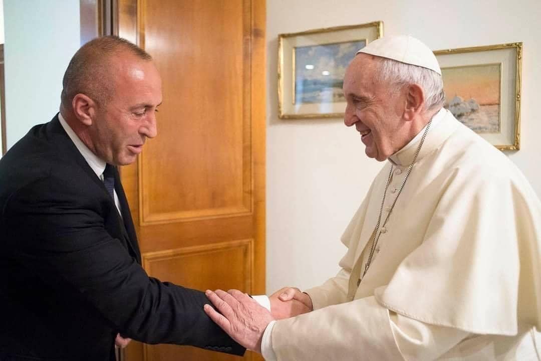 haradinaj-uron-krishtlindjen:-sa-me-shume-paqe-e-harmoni-ne-familjet-tuaja
