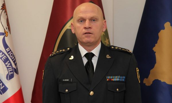 jashari-uron-krishtlindjen:-gezuar-te-gjitheve-e-sidomos-personelit-ushtarak-te-fsk-se
