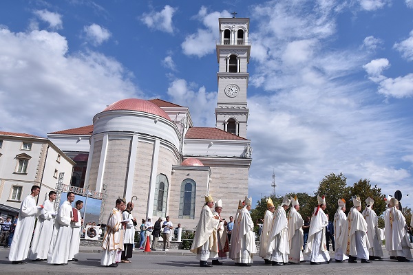 Sot mbahet meshë në Katedralen “Shën Nënë Tereza” në Prishtinë