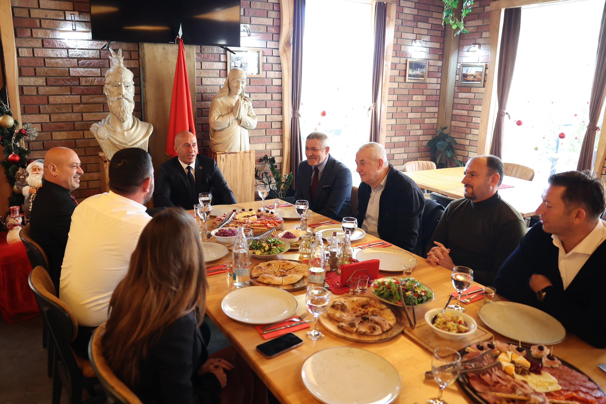 haradinaj:-si-komb-jemi-te-bekuar-me-vlerat-unike,-bujarine-e-harmonine-fetare