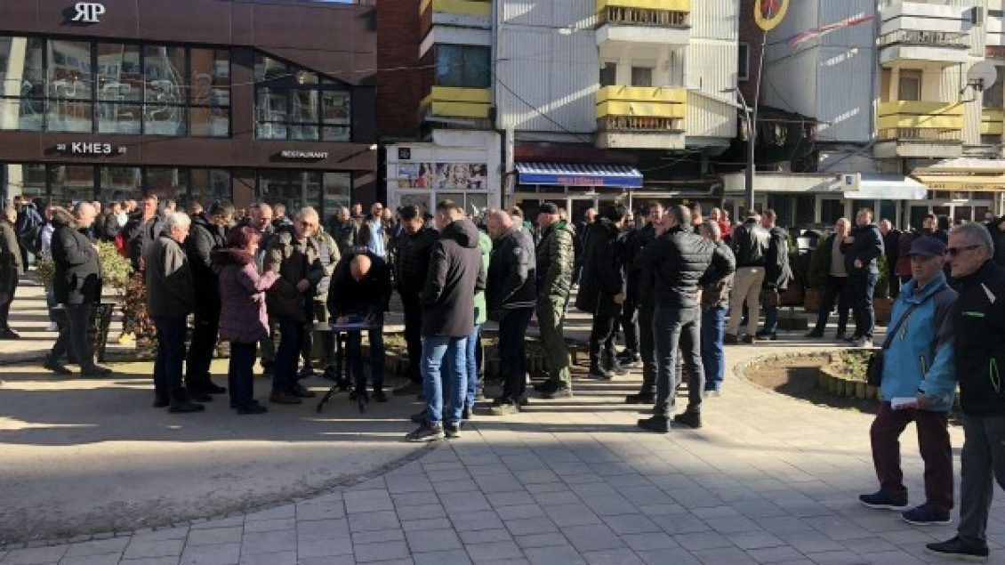 ​serbet-e-veriut-protestojne-kunder-ndalimit-te-importit-dhe-konfiskimit-te-mallrave
