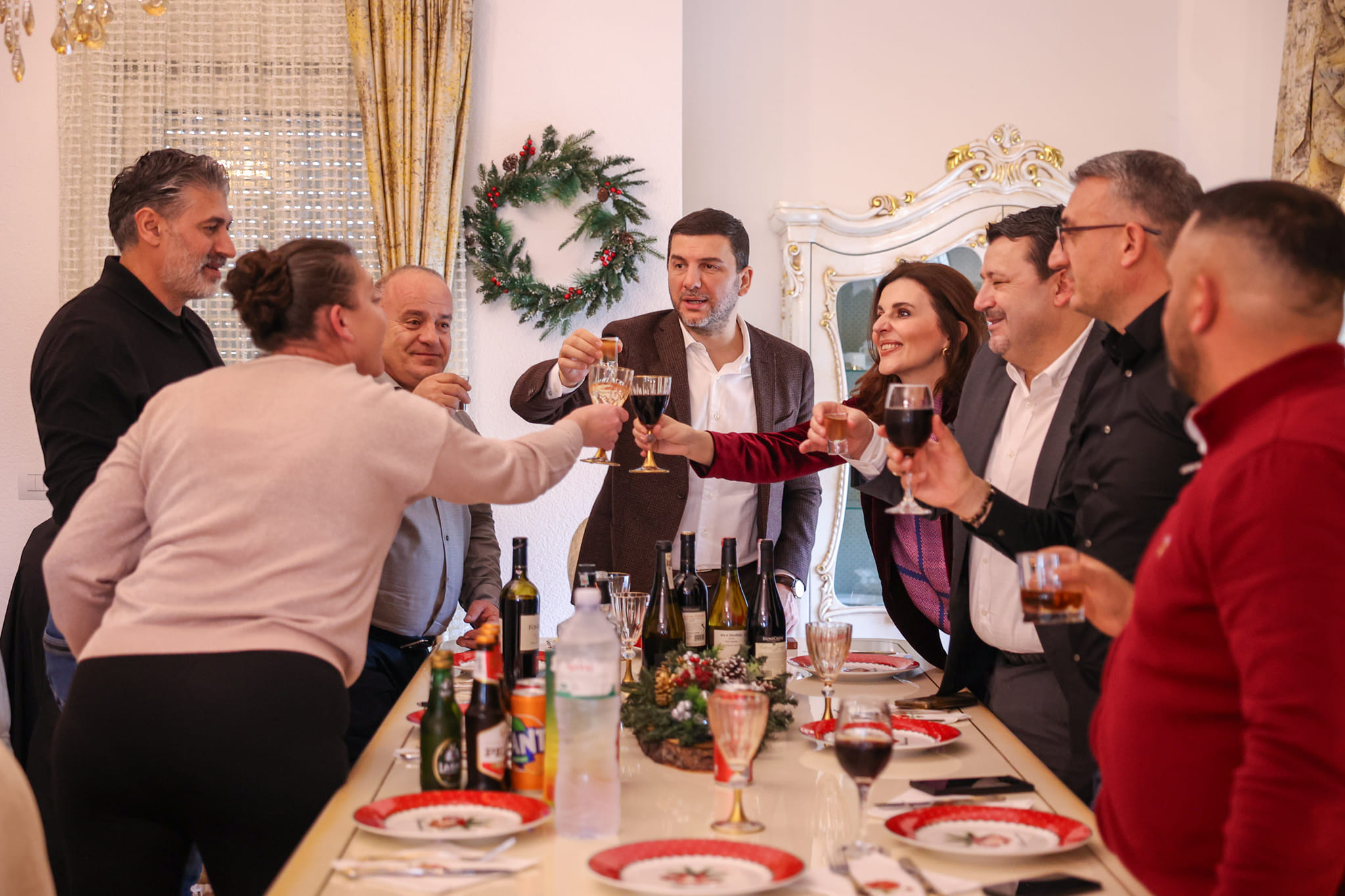 krasniqi:-shtepia-e-shqiptarit-eshte-e-zotit-dhe-e-mikut,-posacerisht-gjate-festave