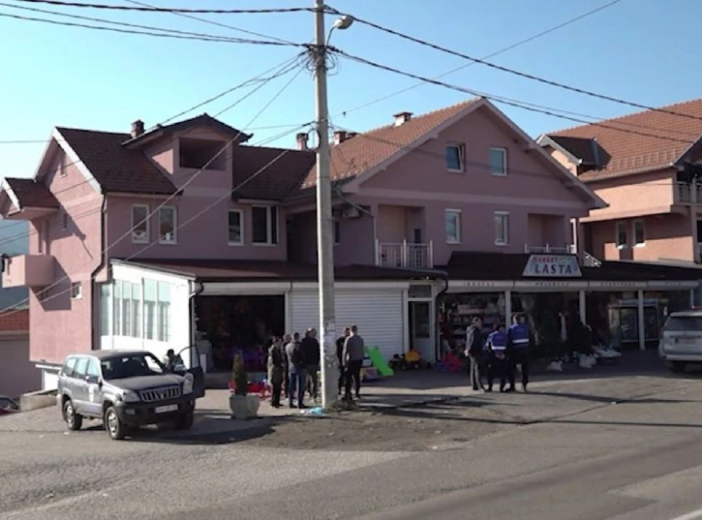policia-e-kosoves-ka-bastisur-sot-nje-market-afer-leposaviqit,-dyshohet-per-mallra-te-kontrabanduara