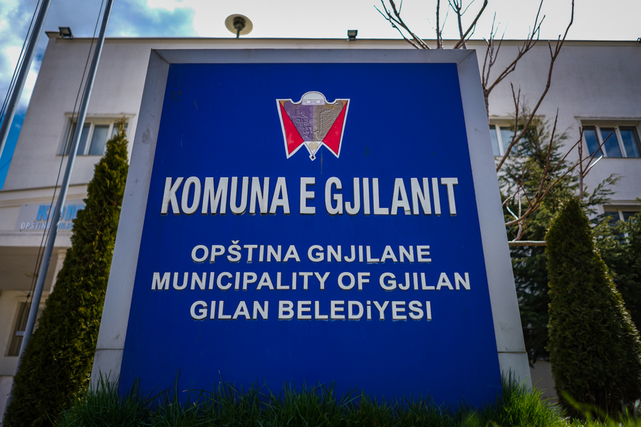 Komuna e Gjilanit ndan çmime për qytetarë dhe zyrtarë komunal