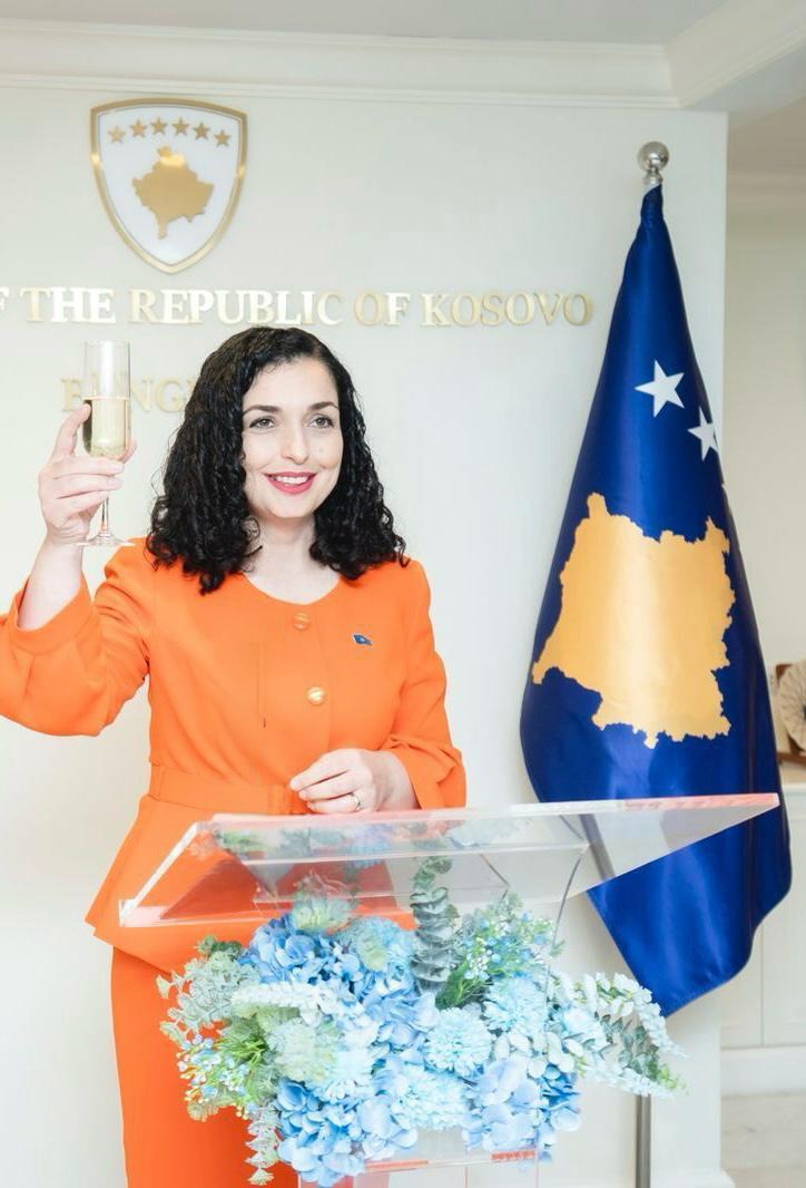 osmani-uron-qytetaret:-perpara-sfidave-nuk-duhet-te-zbrapsemi,-por-duhet-te-synojme-t’i-arrijme-lartesite