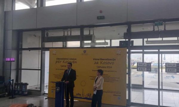 nisen-per-ne-vjene-50-qytetare-qe-fituan-udhetimin-nga-qeveria,-kurti:-sot-u-hoq-nje-padrejtesi
