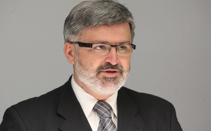 ish-ministri-slloven-i-mbrojtjes-mirepret-liberalizimin-per-kosovaret:-avokuam-nder-vite-bashke-me-pdk-ne