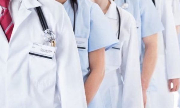 713 infermierë kërkuan licencë për punësim jashtë vendit gjatë 2023-tës