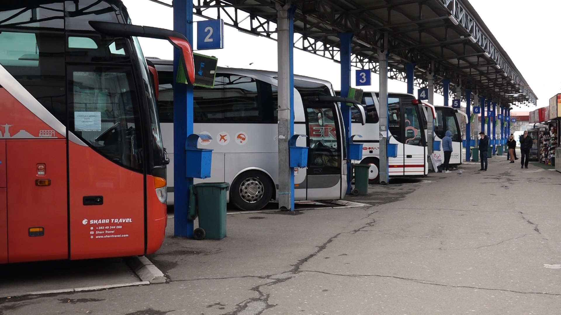 afer-50-autobuse-jane-nisur-me-qytetare-jashte-vendit-nga-stacioni-ne-prishtine