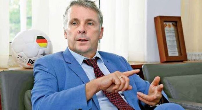 Ambasadori gjerman mirëpret vendimin e Kosovës e Serbisë për çështjen e targave