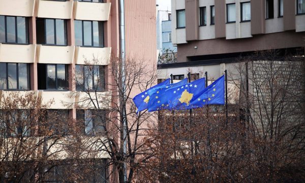 arrestimet-e-fundit,-mpjd-publikon-nje-numer-per-qytetaret-qe-perballen-me-veshtiresi-gjate-udhetimit-neper-serbi
