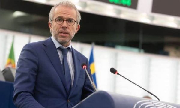 eurodeputeti-holandez-pret-hapa-te-radhes-nga-spanja-ne-raport-me-kosoven