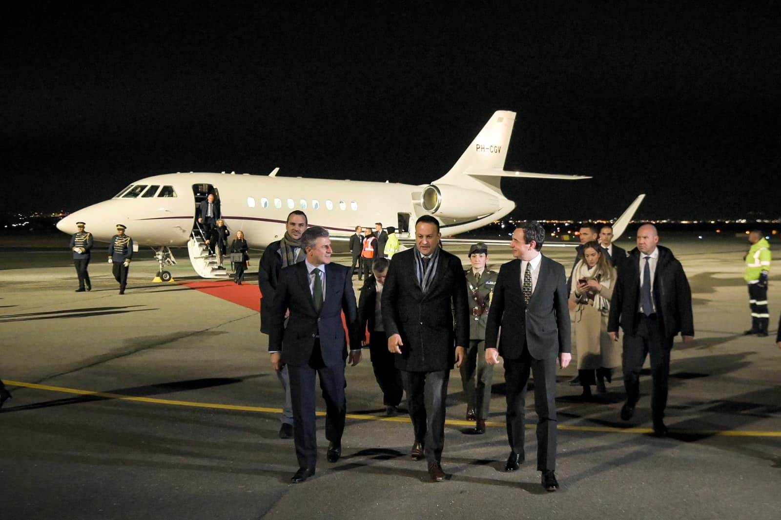 kryeministri-i-irlandes-sot-i-takon-kreret-e-shtetit-te-kosoves