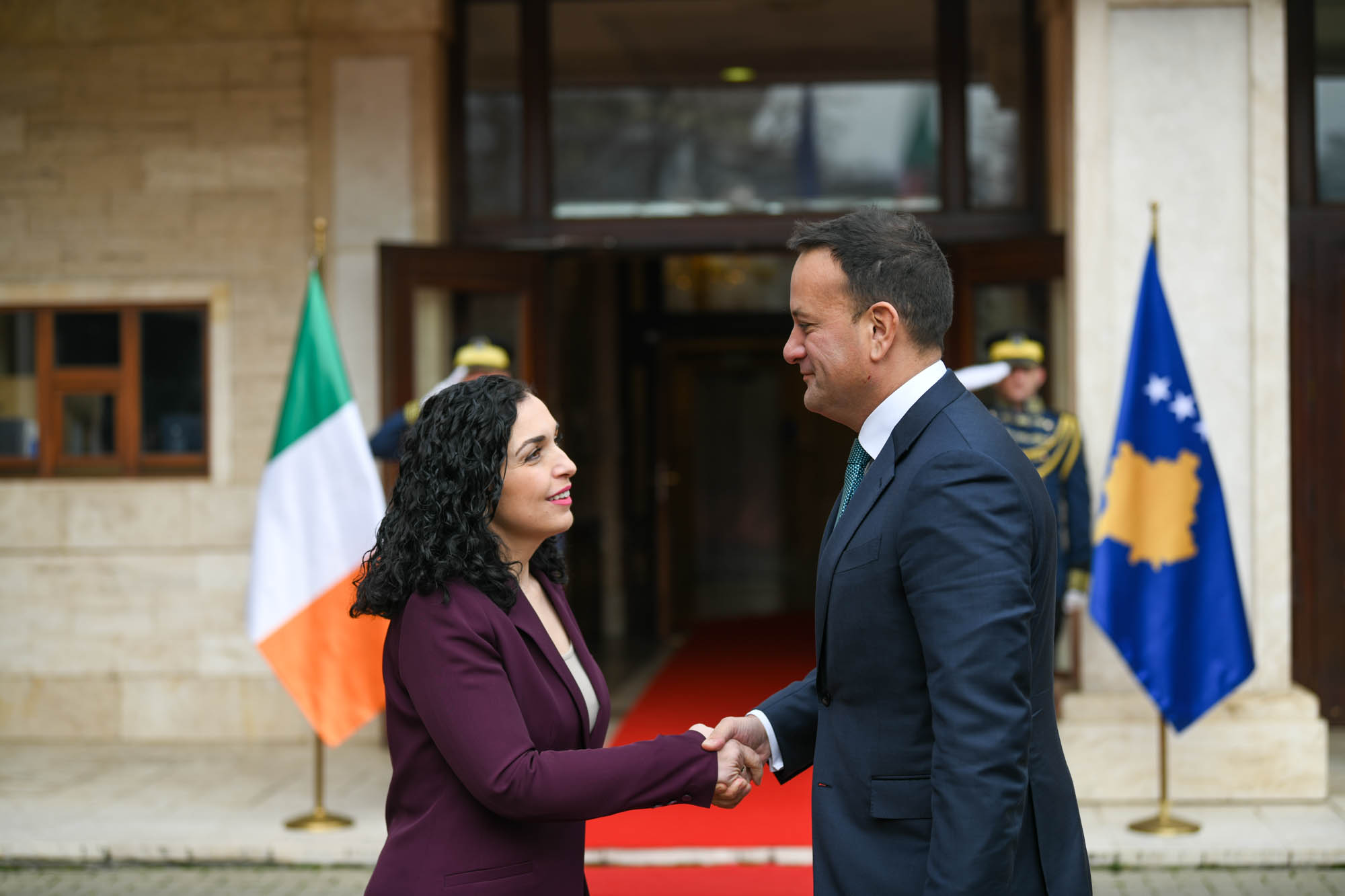 osmani-ne-takim-me-kryeministrin-e-irlandes:-kosova-e-meriton-statusin-e-vendit-kandidat-per-be