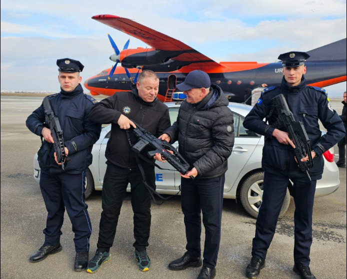 Sveçla: Nga sot të gjitha patrullat policore në Kosovë do të pajisen me armë të gjata