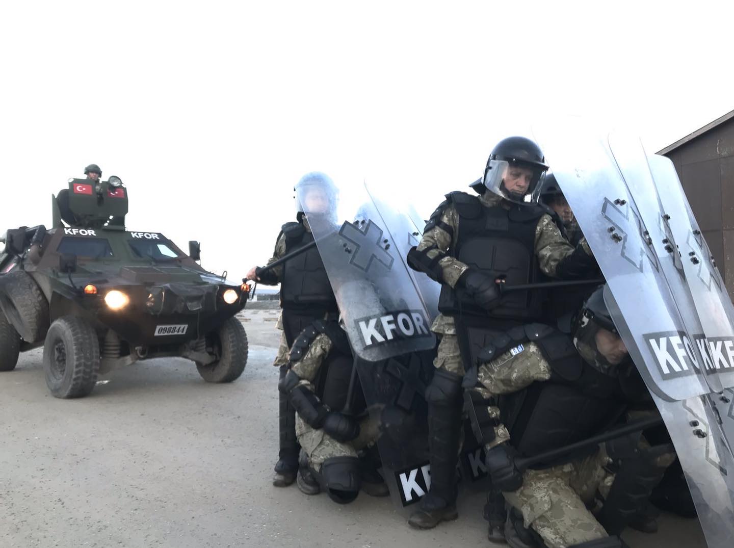Ushtarët turq të KFOR-it kryejnë stërvitjen për kontrollimin e turmave dhe trazirave