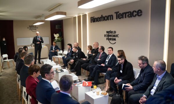 sot-fillon-forumi-ekonomik-ne-davos,-marrin-pjese-kurti-dhe-vuciqi