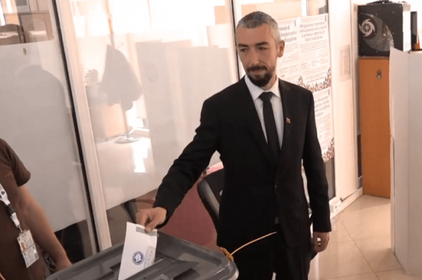miratohet-kerkesa-per-nenshkrimin-e-peticionit-per-shkarkimin-e-kryetarit-erden-atiq