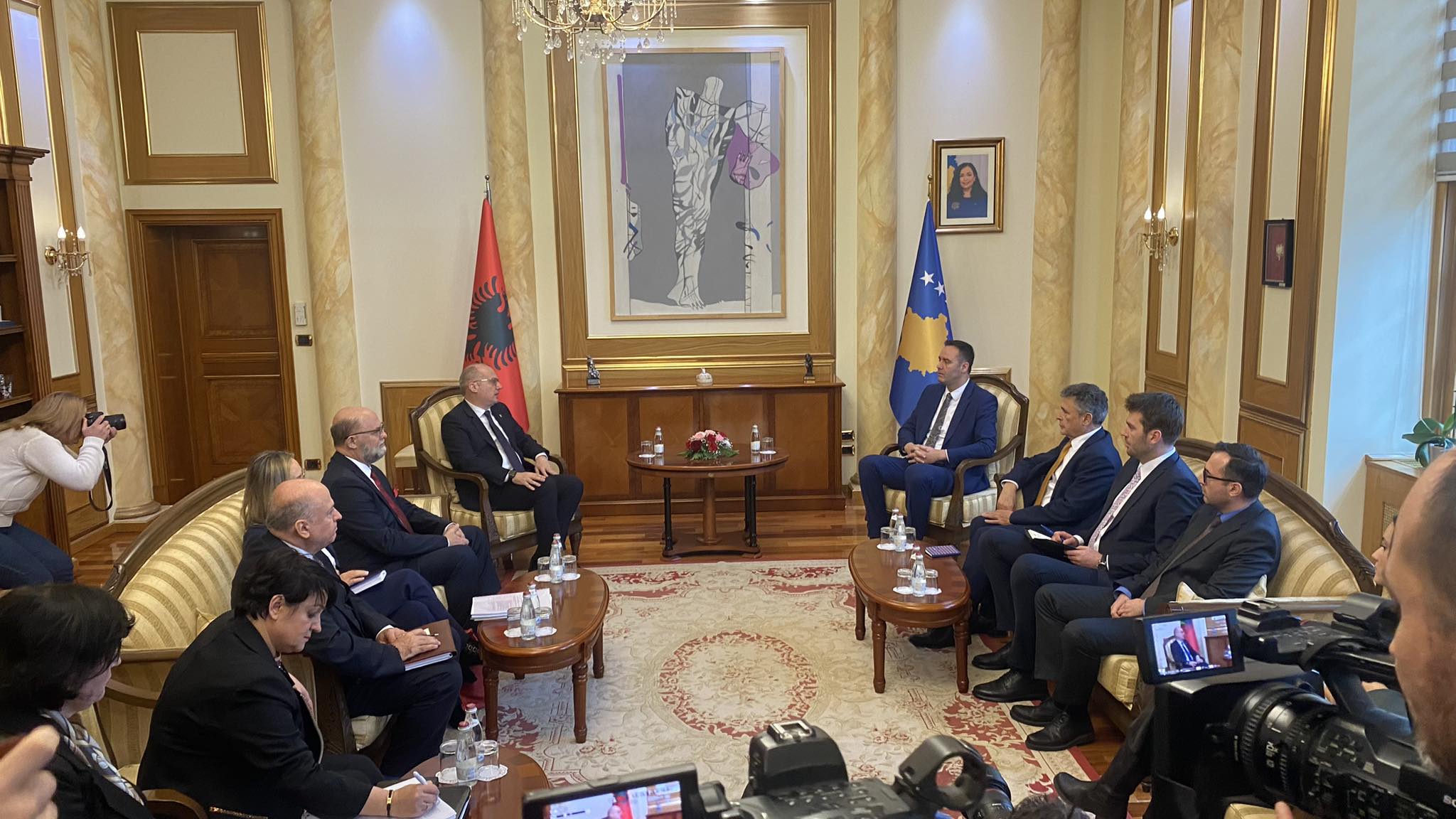 pas-osmanit-e-gervalles,-kryediplomati-shqiptar-pritet-nga-konjufca
