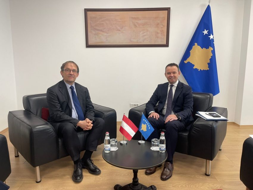 peci-takon-ambasadorin-e-austrise,-george-schnetzer,-diskutojne-per-vazhdimin-e-bashkepunimit-ne-bujqesi