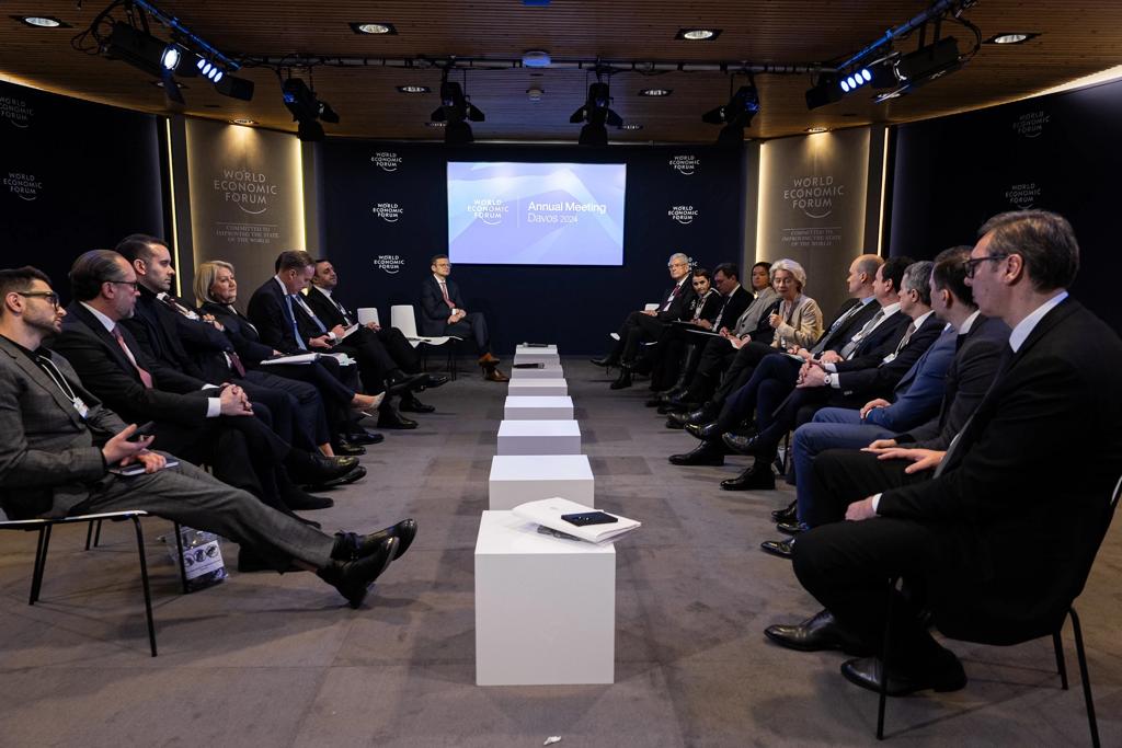 lajcak:-pas-davosit,-koha-per-t’u-riperqendruar-plotesisht-ne-hapat-e-metejme-ne-dialog