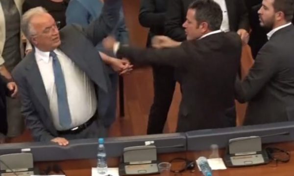 xhavit-haliti-denohet-me-1-mije-euro-gjobe-per-sulmin-ndaj-deputetit-te-ldk-se,-arben-gashit