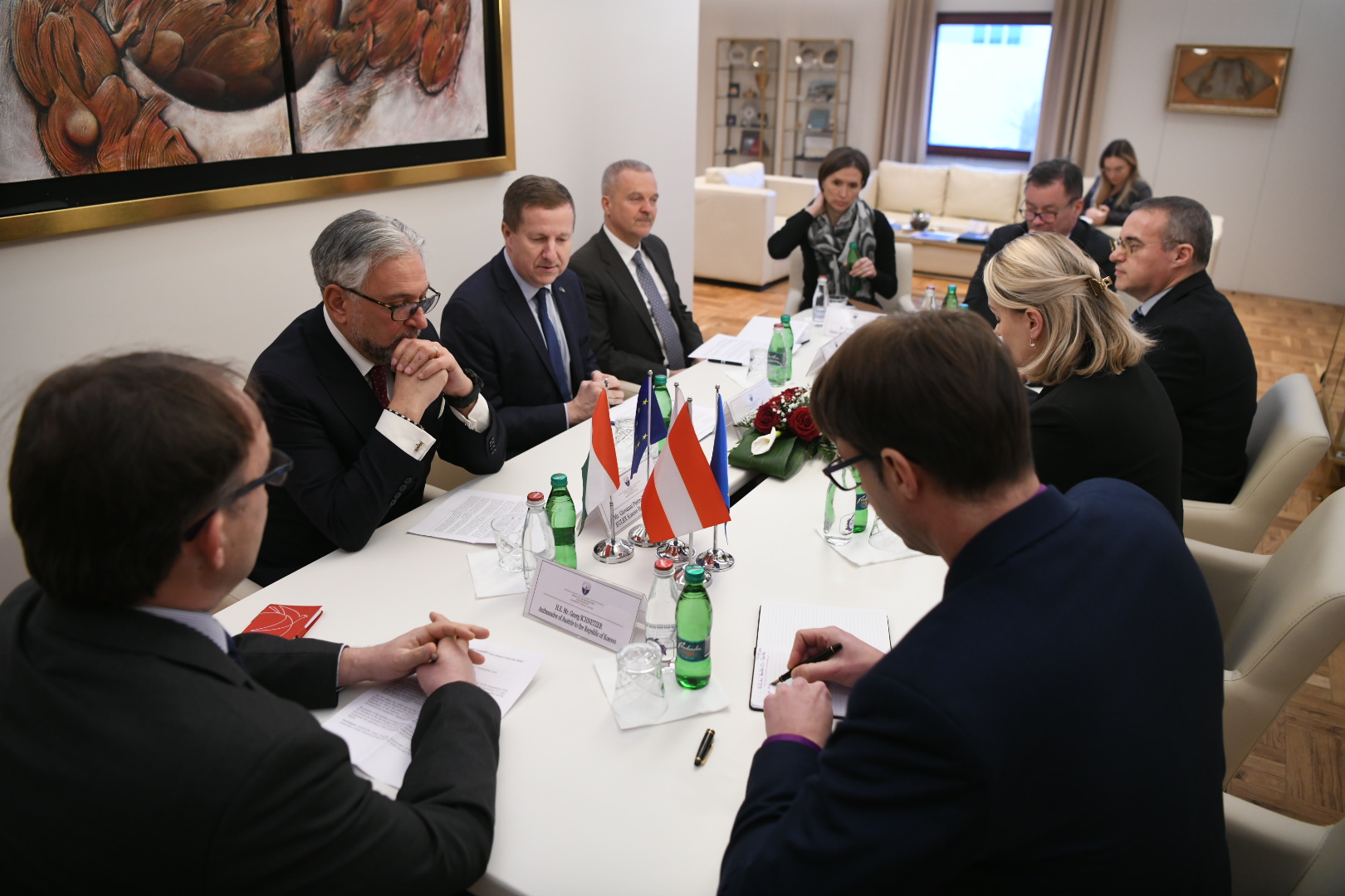 szunyog-viziton-kushtetuesen,-kerkon-zbatimin-e-aktvendimit-per-manastirin-e-decanit