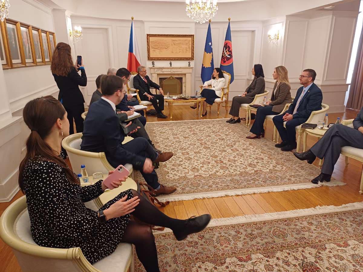 osmani-pret-ne-takim-ministrin-per-ceshtje-evropiane-te-republikes-ceke,-martin-dvorak