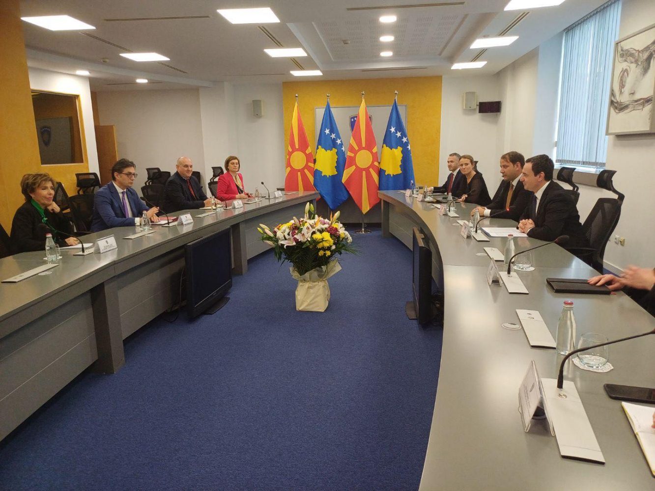 kryeministri-kurti-pret-ne-takim-presidentin-e-maqedonise-se-veriut,-stevo-pendarovski