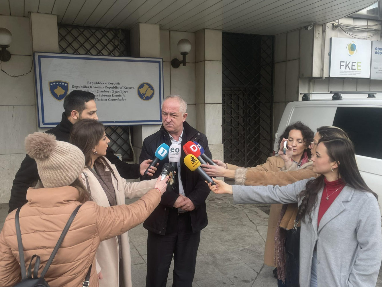 Mitrovica e Veriut dorëzon në KQZ mbi 4 mijë nënshkrimet e peticionit