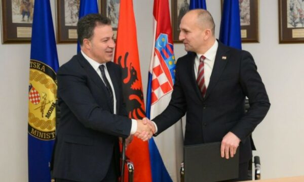 Ministri shqiptar i Mbrojtjes në Zagreb: E vlerësojmë mbështetjen që Kroacia i jep Kosovës