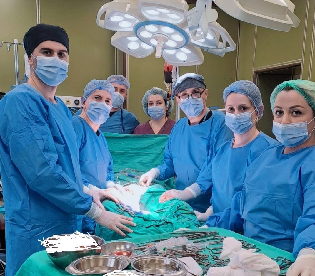 ne-kliniken-e-kirurgjise-vaskulare-ne-qkuk-kryhet-nje-operacion-i-rende
