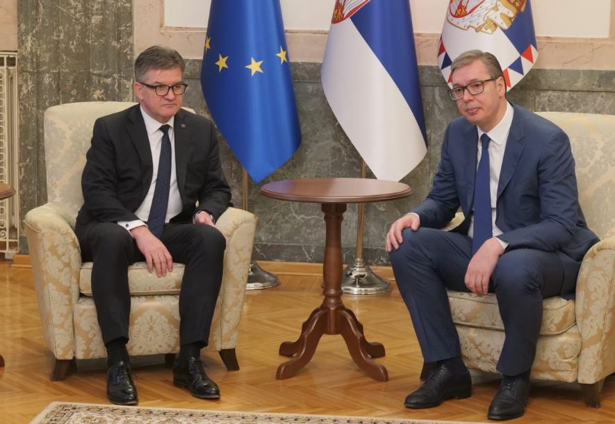 lajcak-takohet-me-vuciqin:-folem-rreth-hapave-te-ardhshem-per-normalizimin-e-marredhenieve-me-kosoven