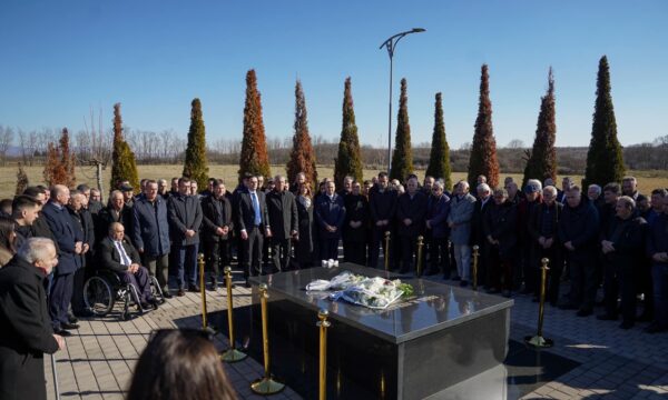 Abdxhiku bënë homazhe tek varri i Fadil Feratit