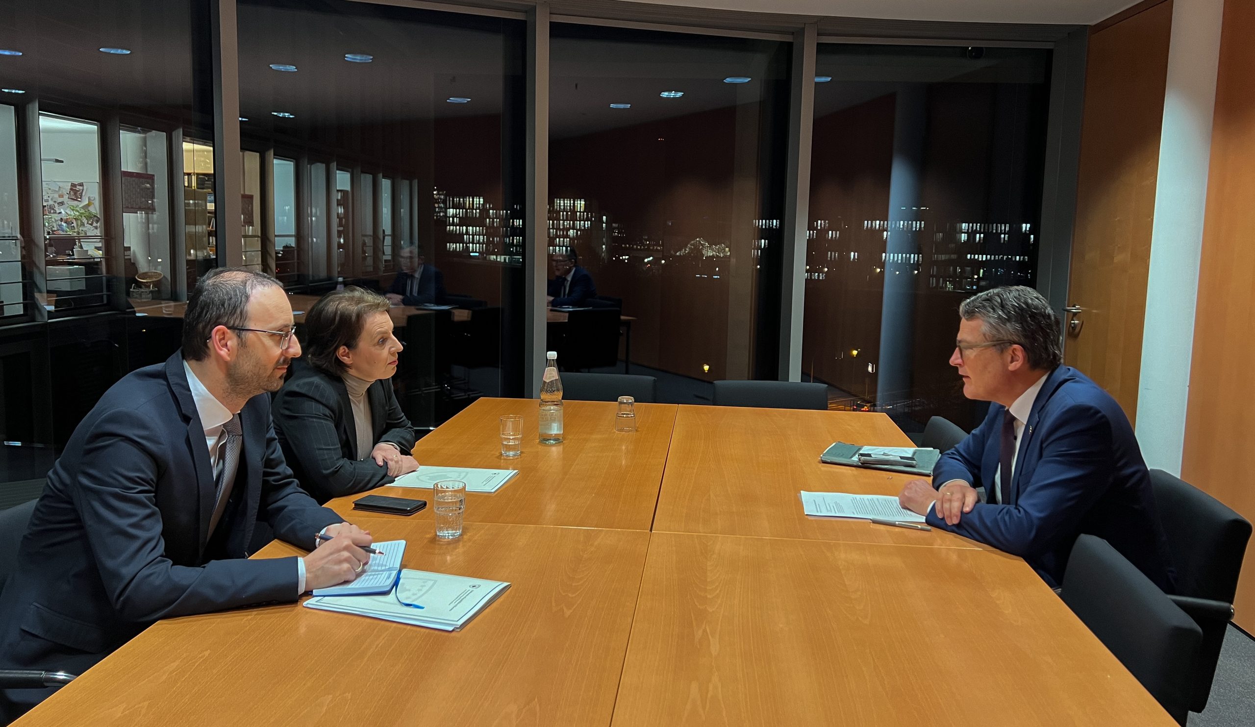 gervalla-takon-deputetin-roderich-kiesewetter,-diskutuan-rreth-gjendjes-se-sigurise-ne-kosove