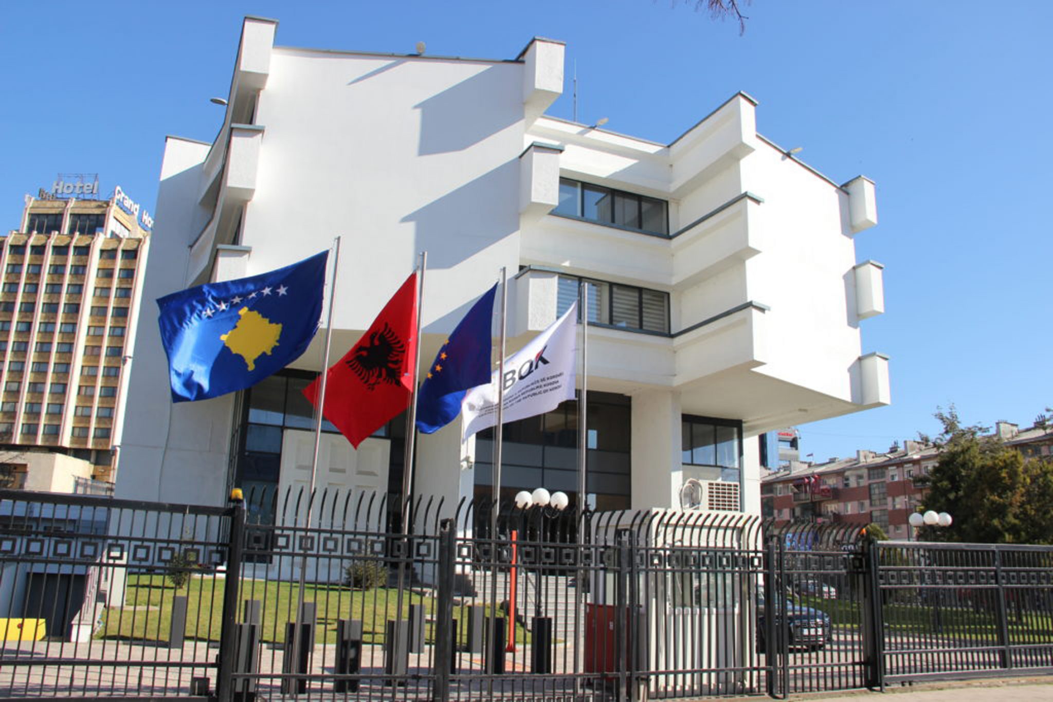 BQK shpjegon në hollësi për shuarjen e “Komercijalna Banka” e cila ka operuar me tetë degë në Kosovë