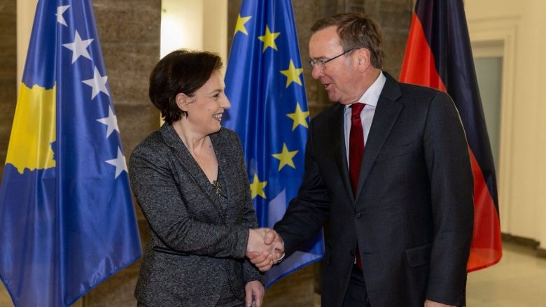 gervalla-takon-ministrin-gjerman-te-mbrojtjes,-flasin-per-sigurine-ne-kosove-dhe-rajon