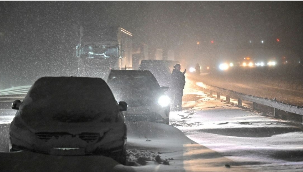 -43 gradë Celsius në Skåne të Suedisë, një mijë vetura u bllokuan për 24 orë në autostradë