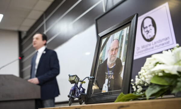 Kurti në ceremoninë komemorative në nderim të jetës së profesorit Landsman: I ndihmonte viktimat e luftës