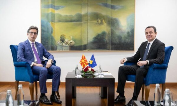 pendarovski:-kurti-mund-te-mbeshtese-cilindo-ne-zgjedhjet-e-maqedonise