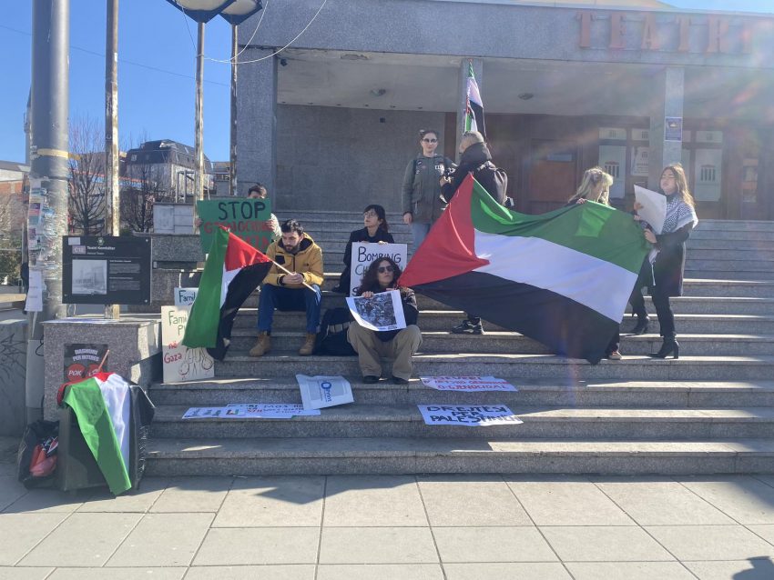 disa-te-rinj-protestojne-ne-perkrahje-te-palestines,-kerkojne-nga-qeveria-te-ndryshoje-qendrim