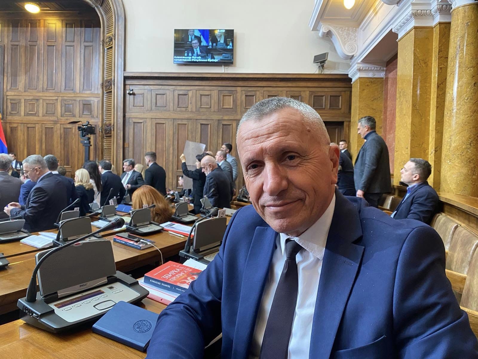 kamberi:-lajcaku-takohet-me-serbet-e-kosoves,-ndersa-mua-nuk-me-pergjigjet