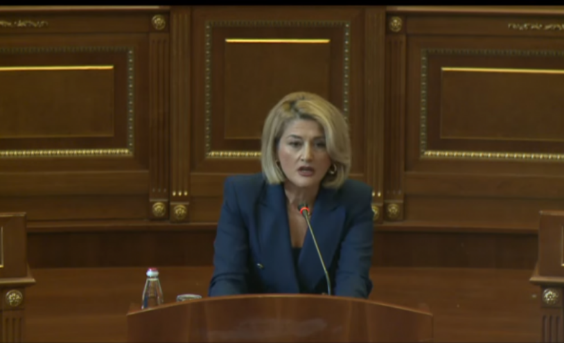 kusari-lila:-nuk-eshte-ndaluar-dinari,-por-mund-te-perdoret-si-cdo-valute-tjeter-e-huaj