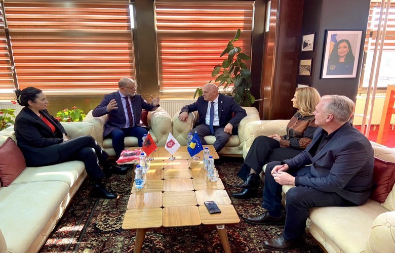 ambasadori-malaj-viziton-gjakoven