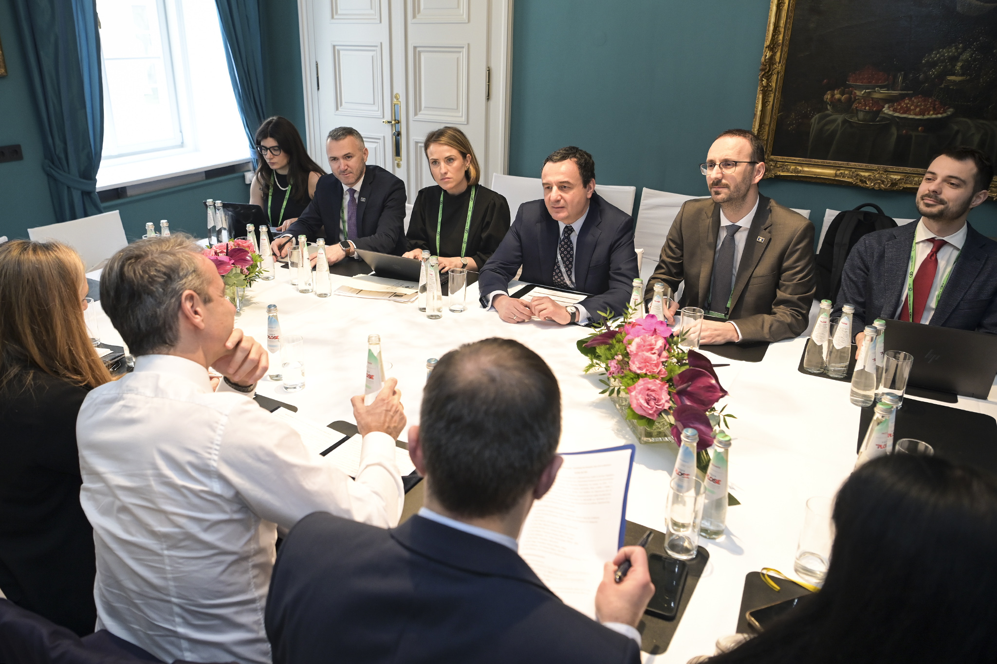 kurti-takohet-me-mitsotakis-ne-munih,-flet-per-dialogun-dhe-rregulloren-e-bqk-se
