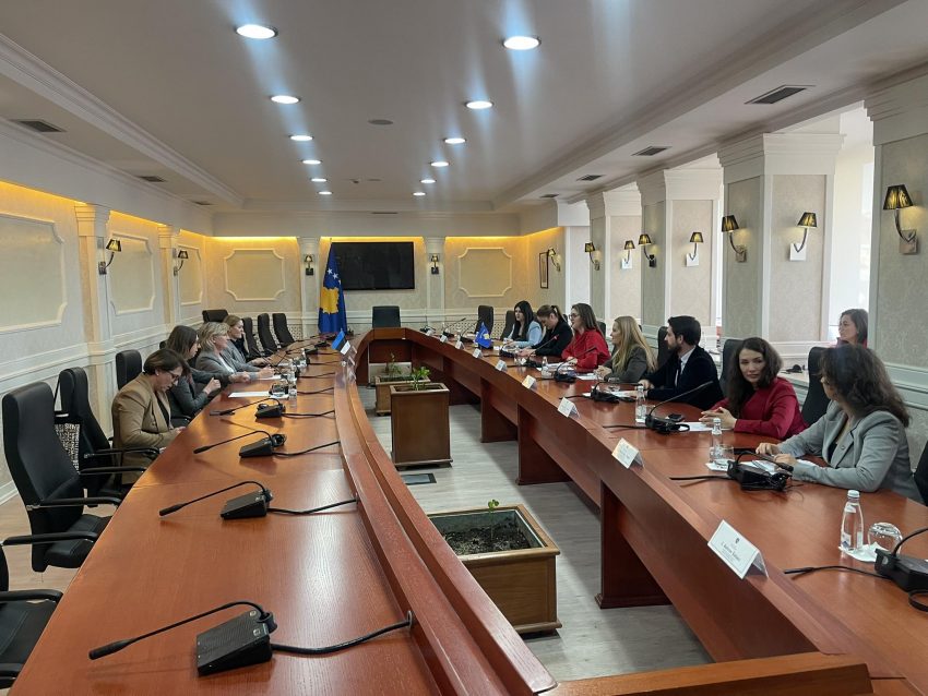 komisioni-per-pune-te-jashtme-dhe-diaspore-takohet-me-delegacionin-estonez