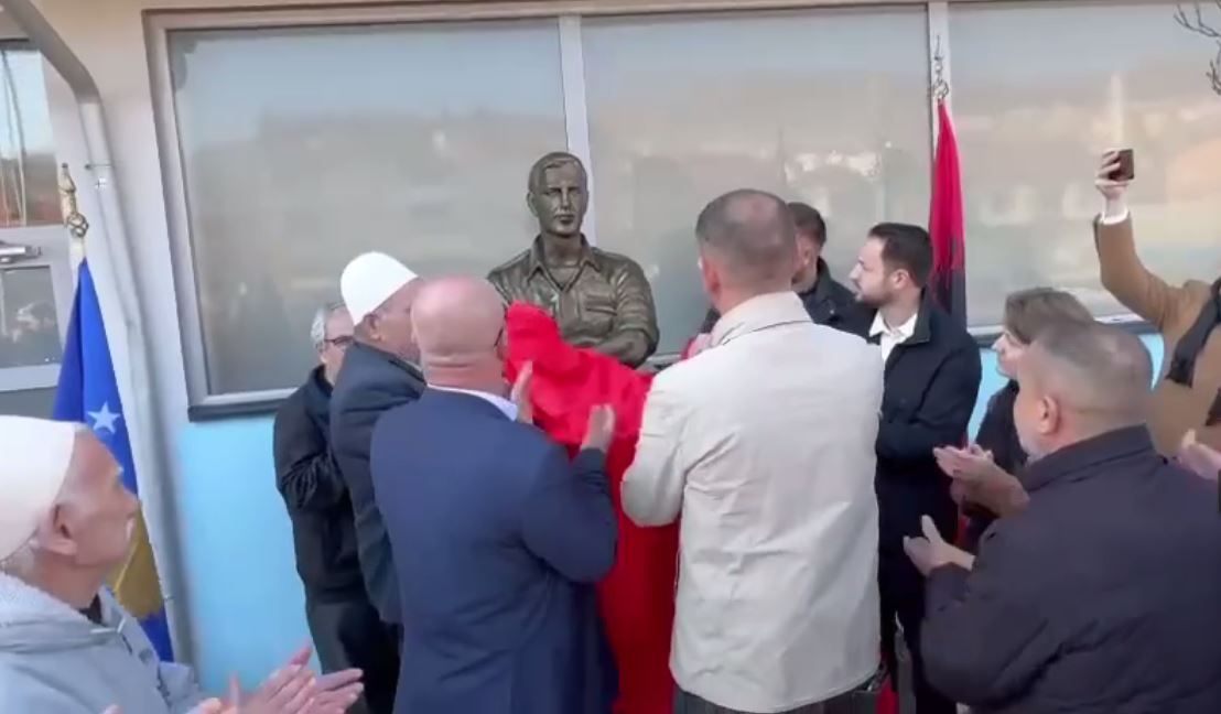 Para palestrës në Rahovec vendoset busti i dëshmorit Mizhair Isma