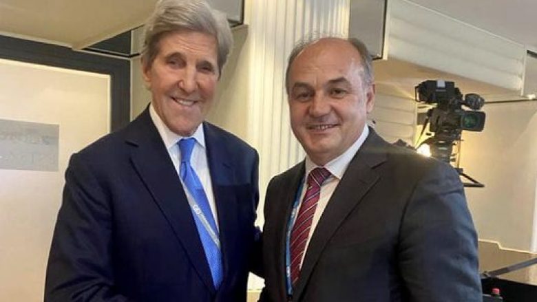 hoxhaj-takon-ish-sekretarin-amerikan-john-kerry-ne-mynih,-flasin-per-kosoven-dhe-rajonin