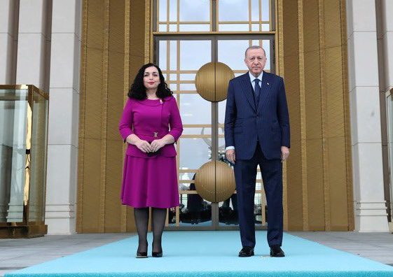 erdogani-e-uron-kosoven-per-16-vjetorin-e-pavaresise,-e-konfirmon-pjesemarrjen-e-osmanit-ne-forumin-diplomatik-te-antalise