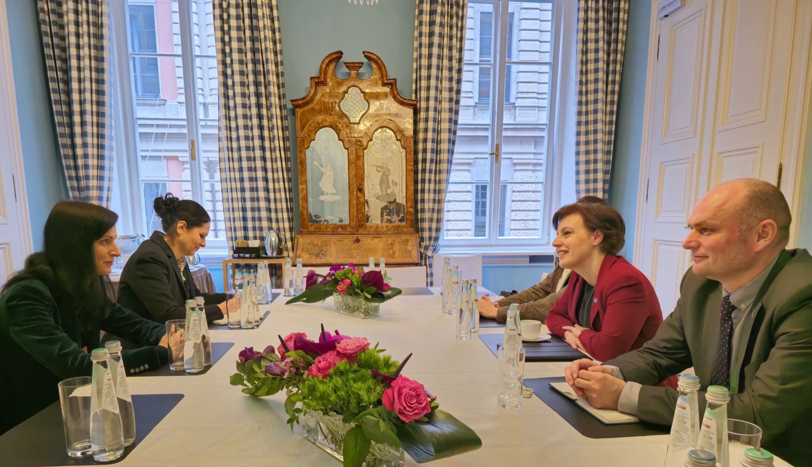 gervalla-ne-takim-me-deputete-gjermane,-ne-qender-te-diskutimit-anetaresimi-ne-kie